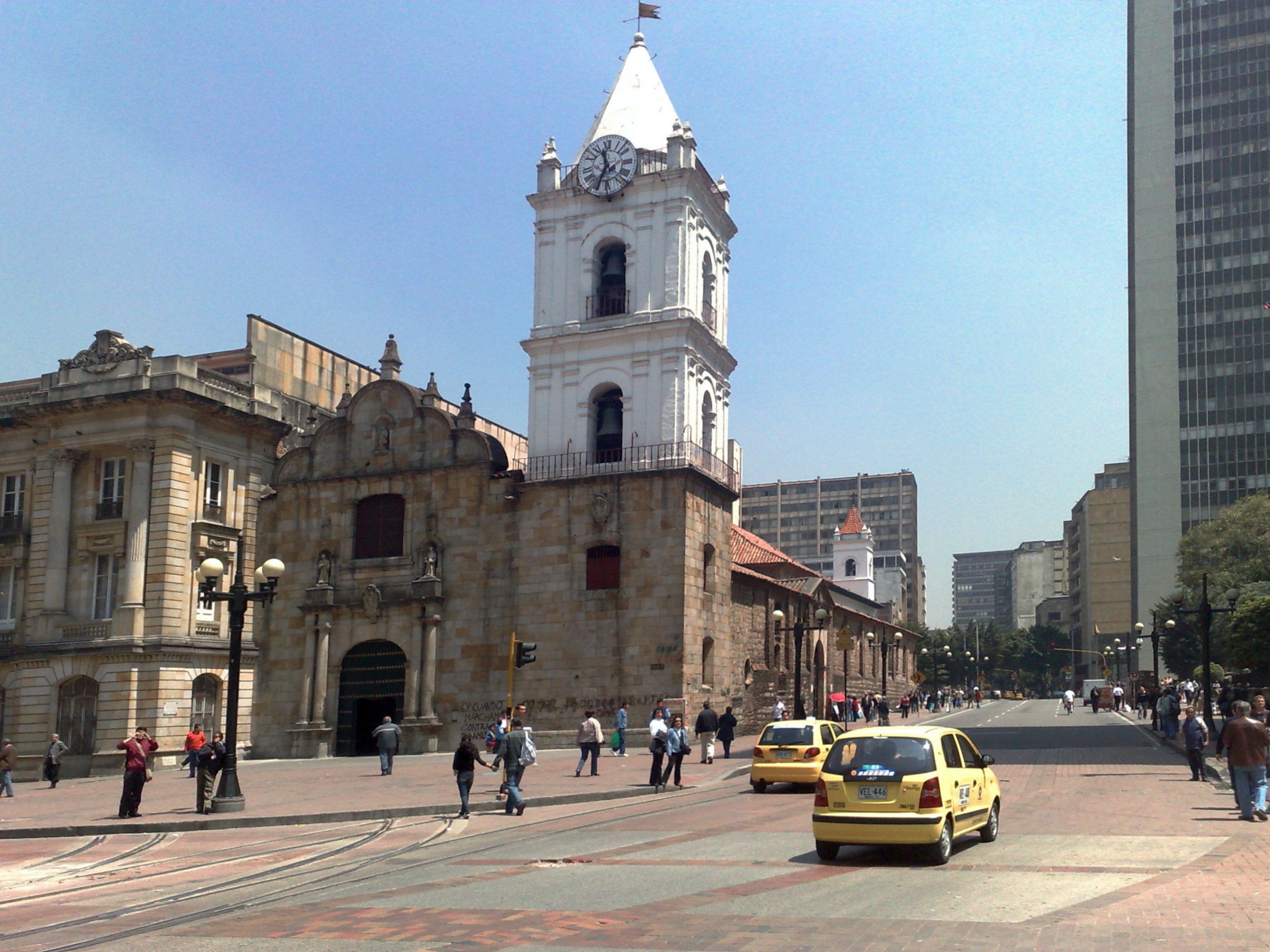 colombian court architecture and justice symbols