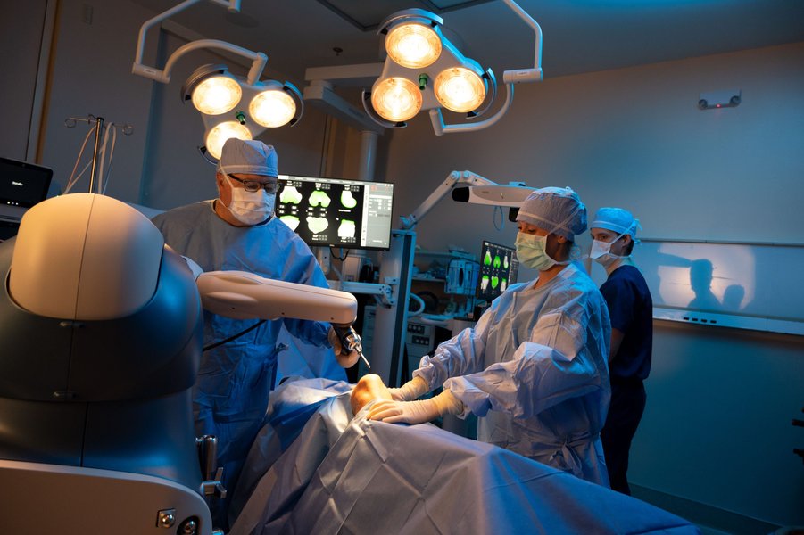 knee implant surgery operating room