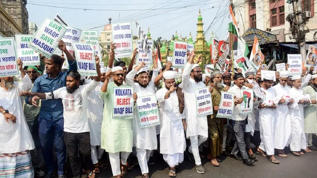 Mass protests against Waqf Bill