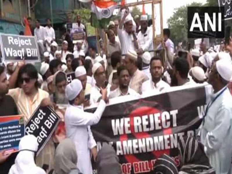 Muslim organizations protesting