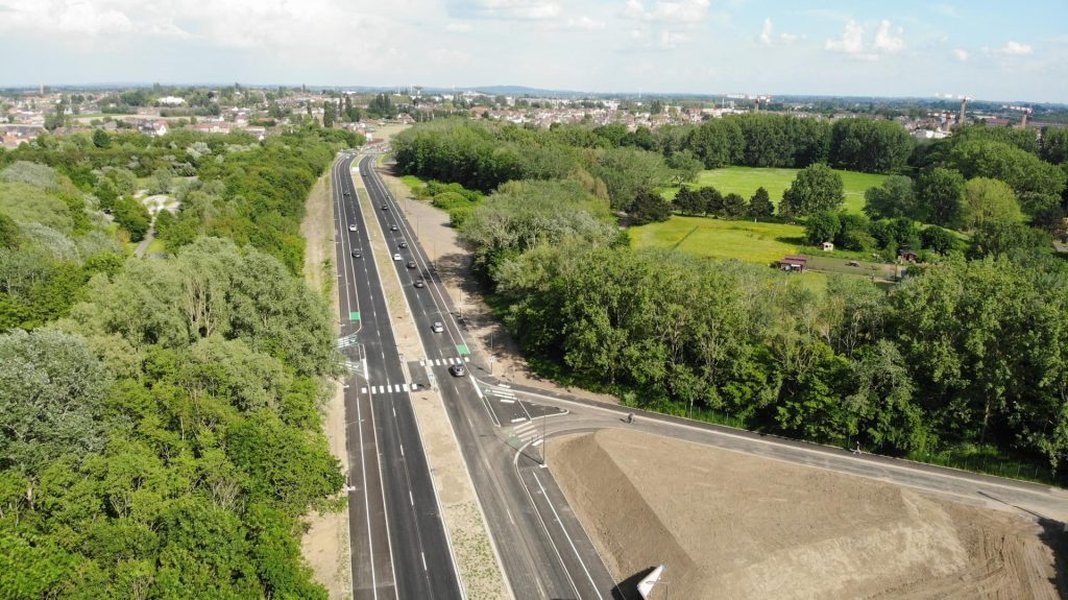 Plan d'un projet d'infrastructure montrant son intégration dans le territoire.