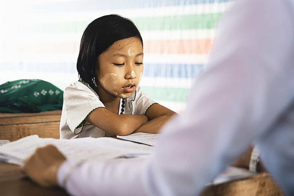 students speaking filipino in classroom