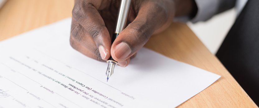international contract signing