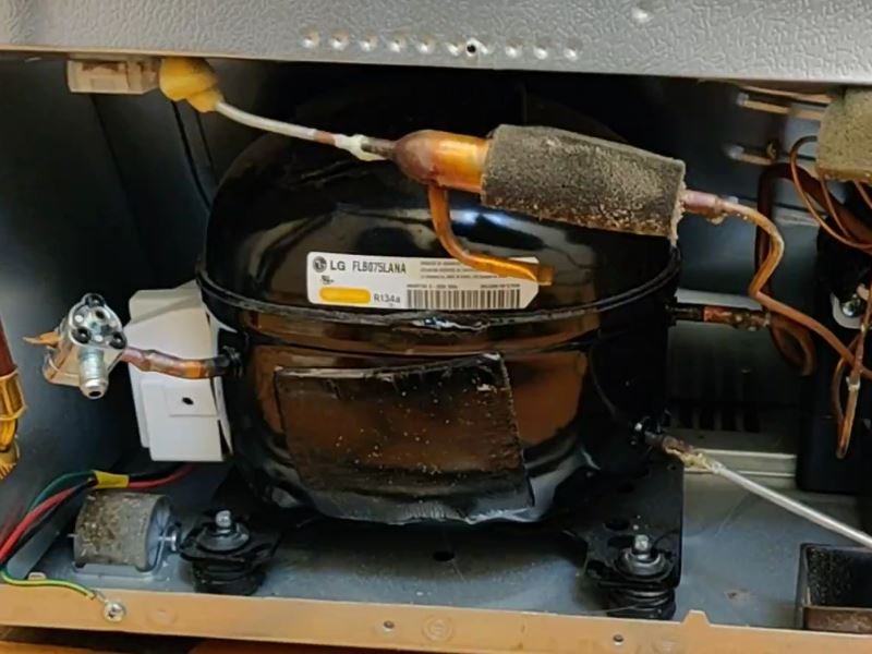 Image of a faulty LG compressor model FLB075LANA.