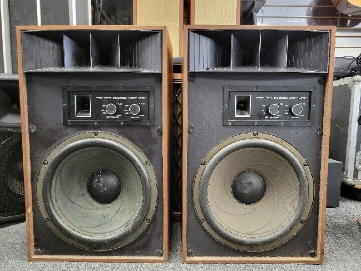 vintage speaker hardware details