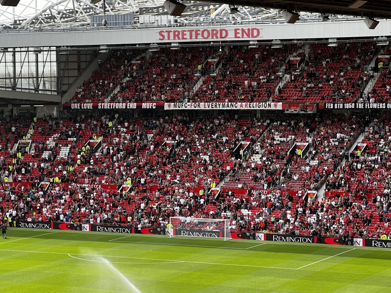 old trafford stadium and fans