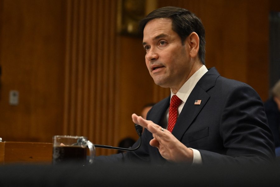 Marco Rubio being sworn in