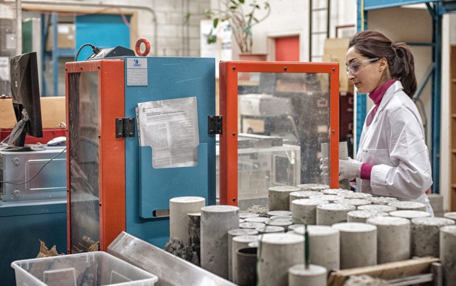 materials engineering laboratory modern equipment