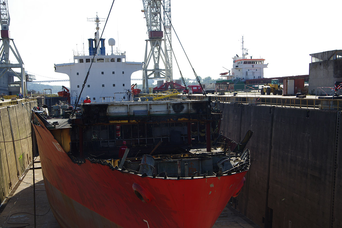 port maritime, navires en réparation, infrastructure radoub