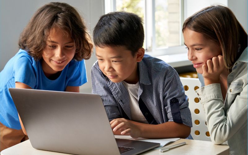 children digital learning classroom technology