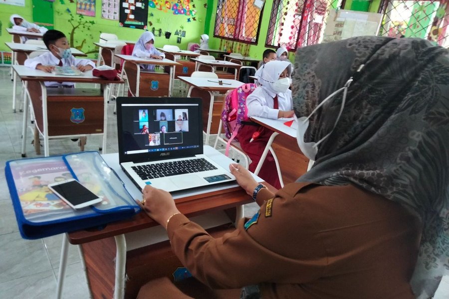 menjadi-guru-profesional-blended-learning-en2l4a3s