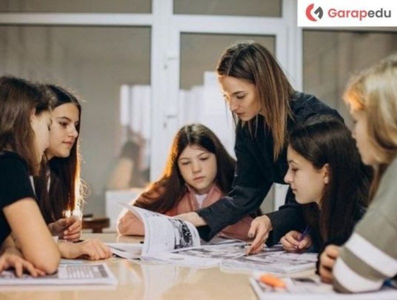 Siswa terlibat aktif dalam diskusi kelompok