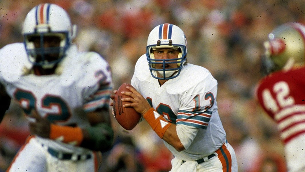 Dan Marino throwing a pass in Super Bowl XIX