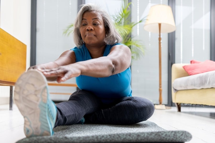 middle-aged-exercise-options-calorie-burning-wy8agwni