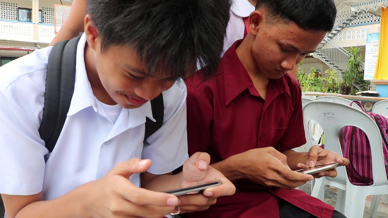 students playing mobile legends in classroom
