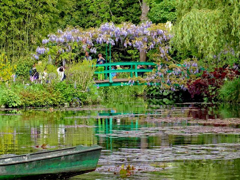monet waterlily garden