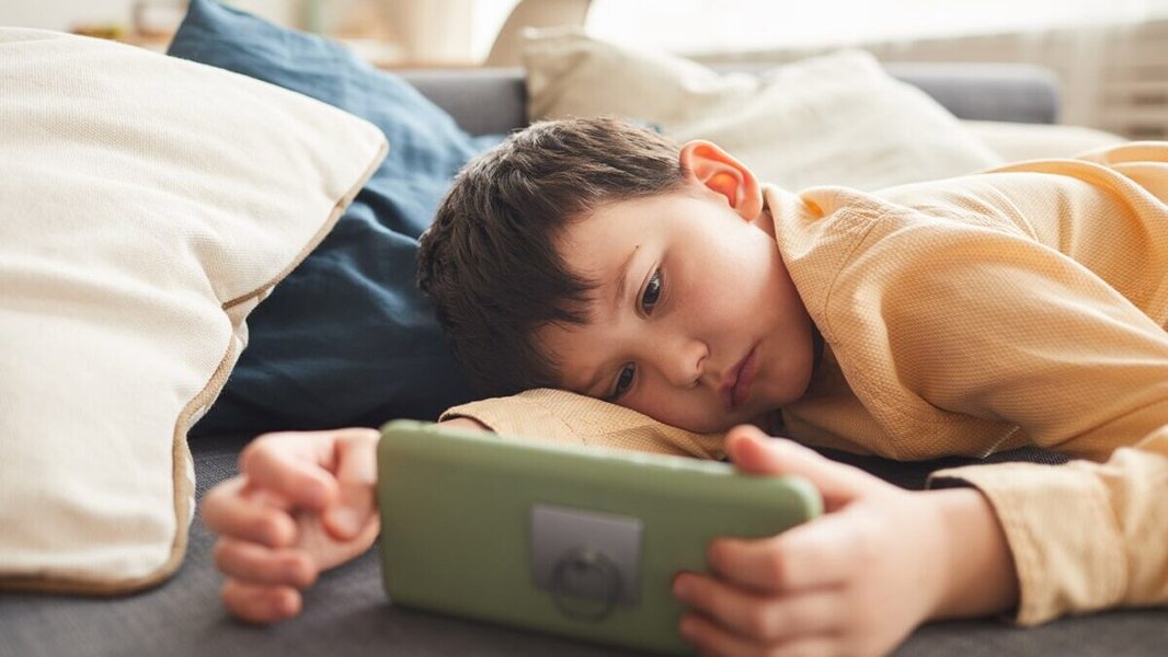 motivating-12-year-old-boy-6bawzik4