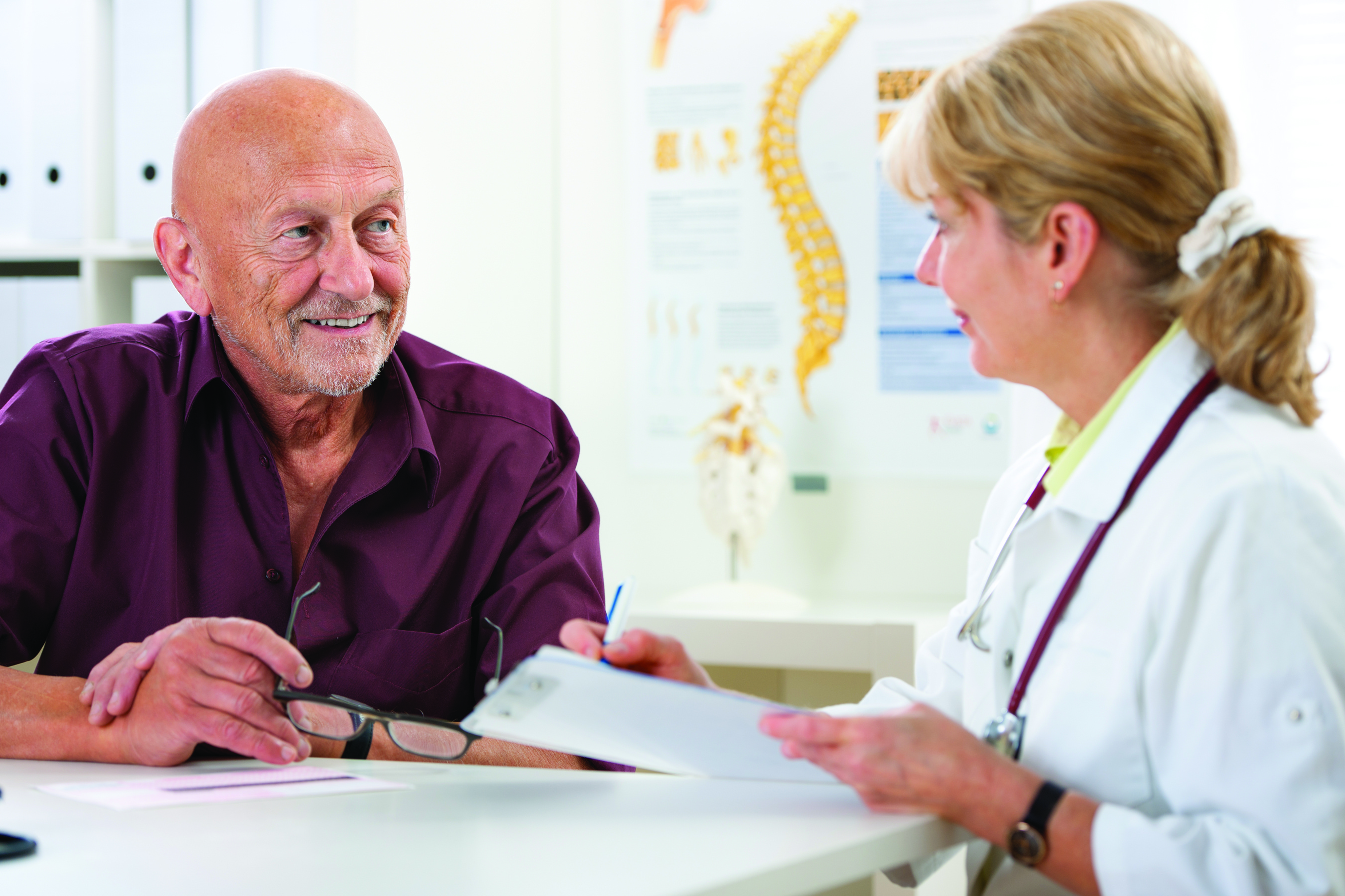 nurse engaging in motivational conversation