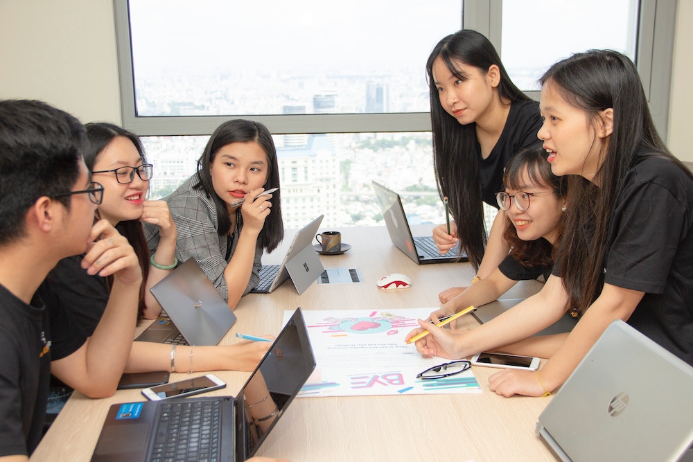 scenic work environment, diverse physical tasks, collaborative team meeting