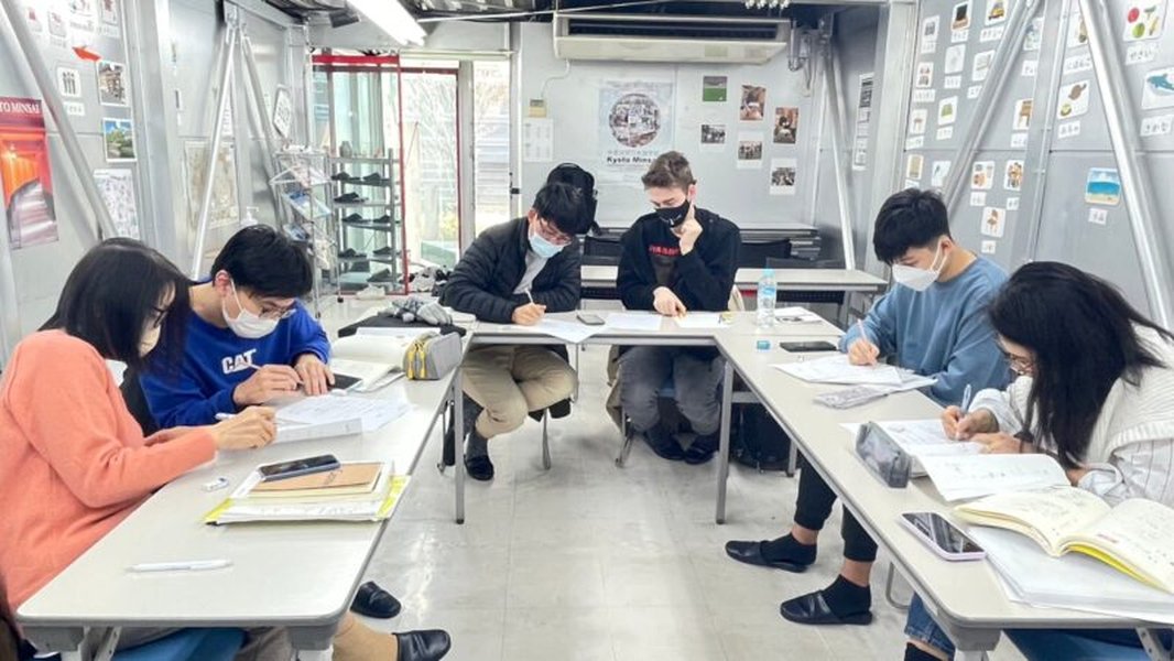 nihongo-kyoshi-guide-xf84agvw