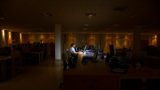 colombian office night work