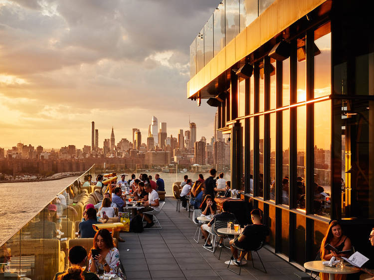 manhattan cityscape dining exterior