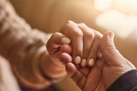 1600px-Compassion_holding_hands | Concordia