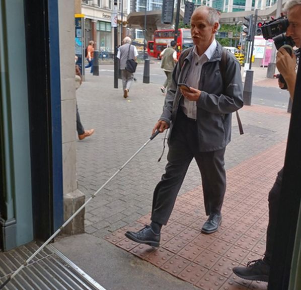 bluetooth beacons urban scene