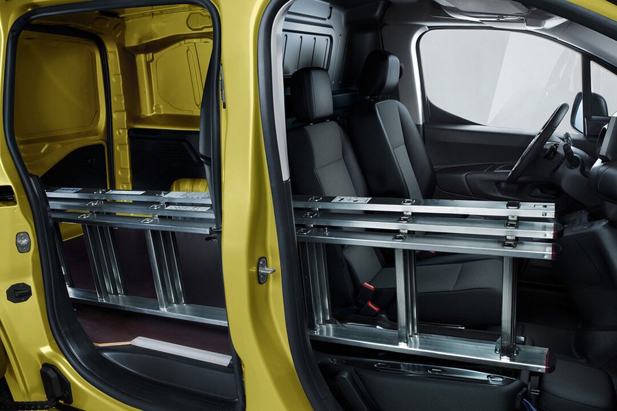 osb-plaat-laden-opel-combo-8uq69v3f