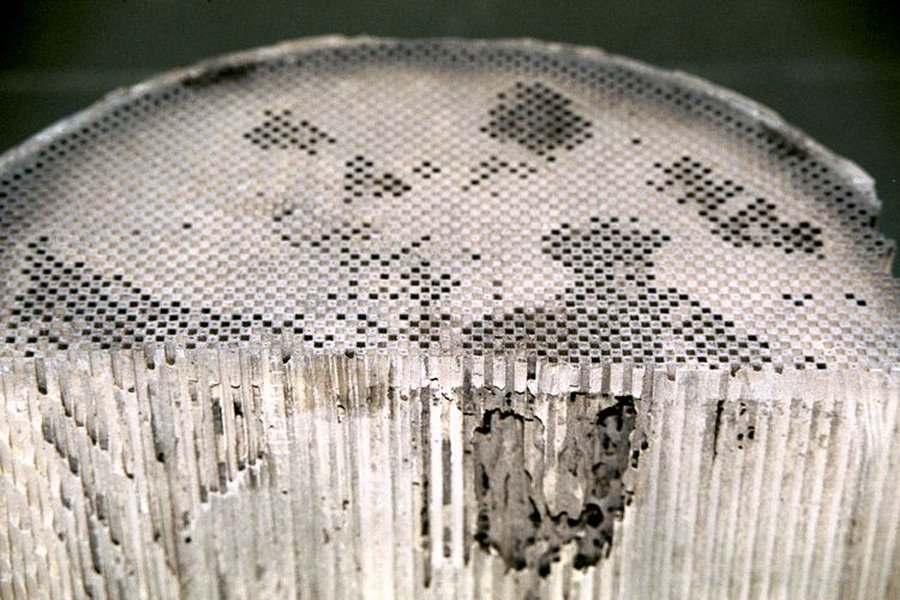 Cross-section view of a damaged or melted DPF filter
