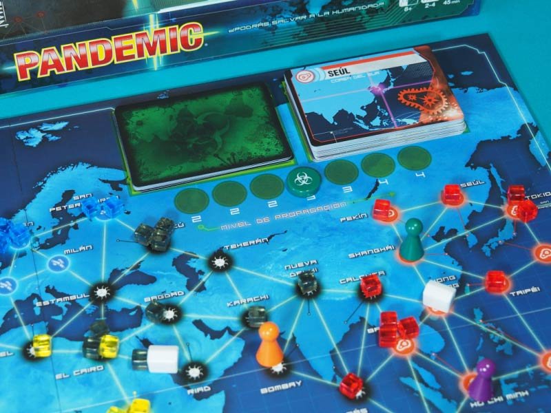 Tablero de Pandemic mostrando la propagación de enfermedades