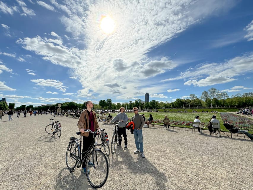 Paris urban bicycle tour scenery