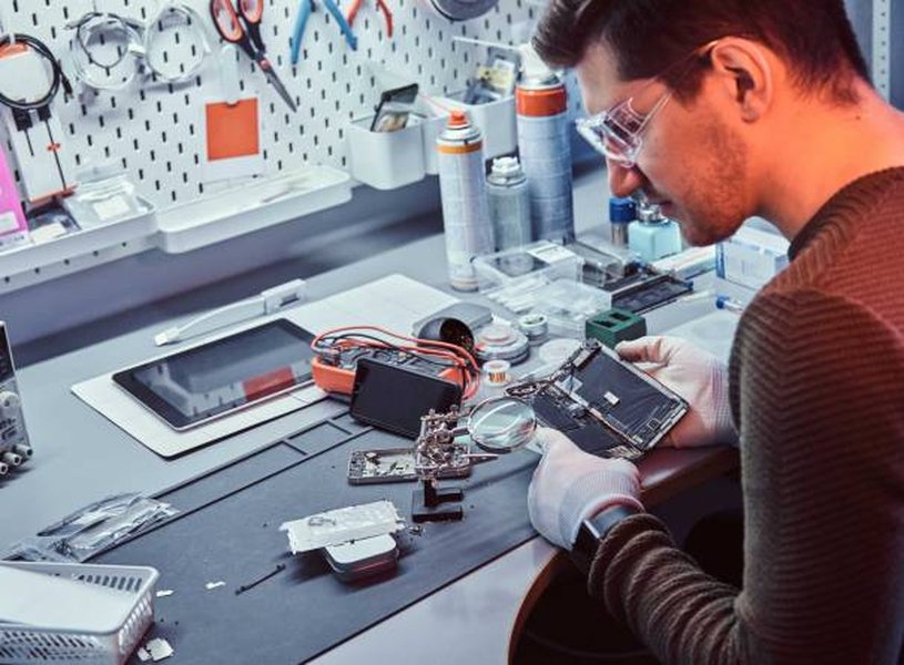 part-time-electronics-engineer-spb-6xszxm6e