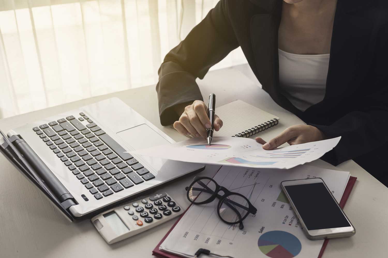 financial reports desk view