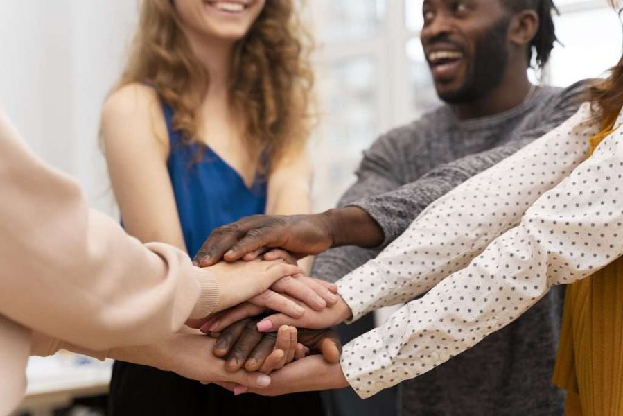 peer-facilitation-unity-amidst-differences-szn2jjfq