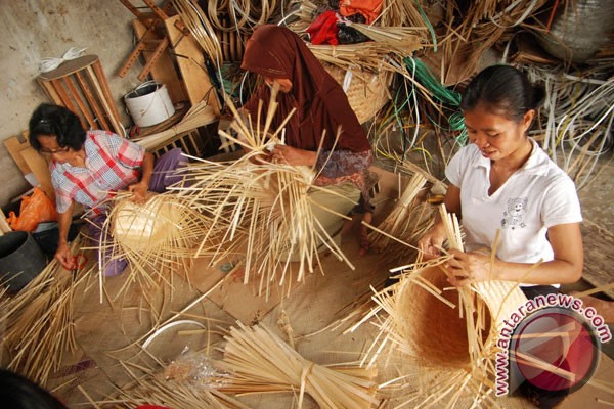 kerajinan bambu produksi