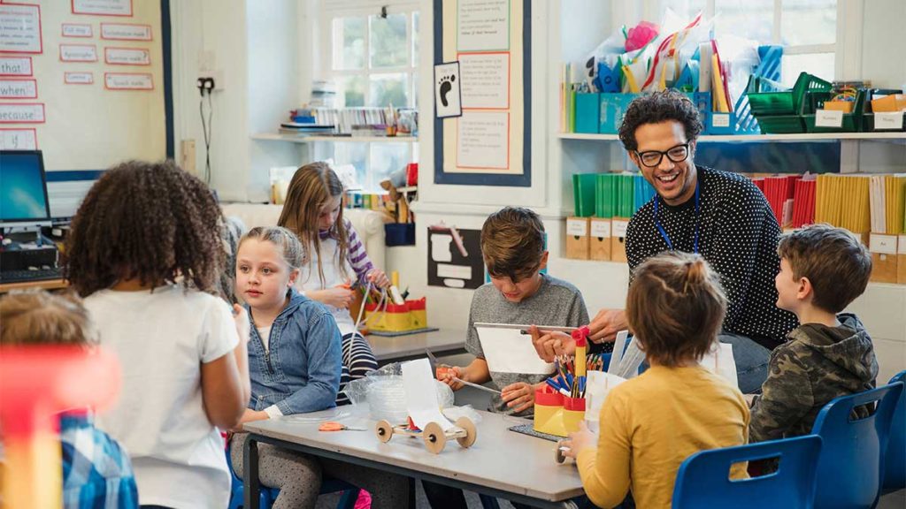 classroom interactive students and teacher
