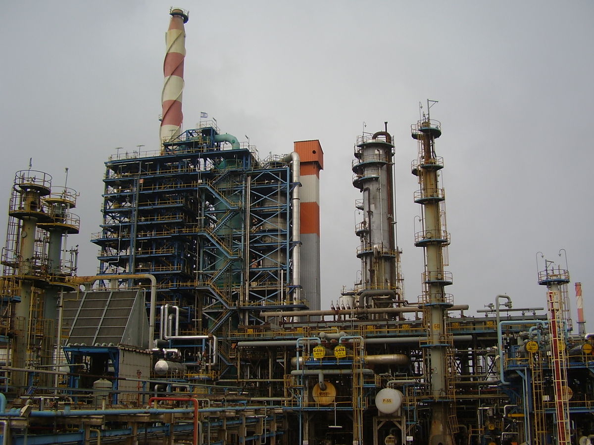 oil refinery industrial plant