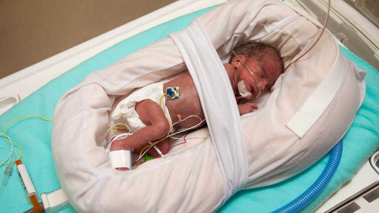 neonatal intensive care equipment and positioning