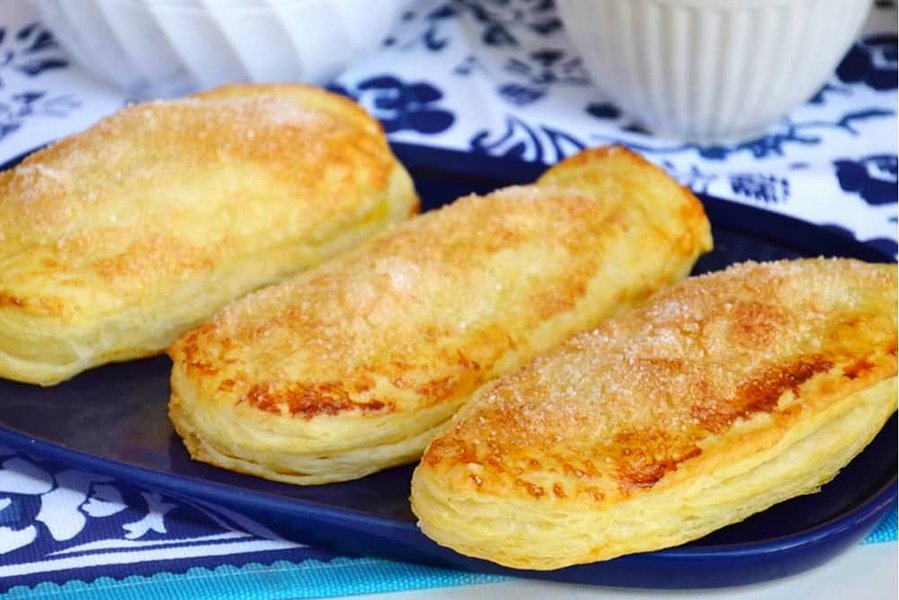Lingue di Procida, a traditional lemon-filled pastry.