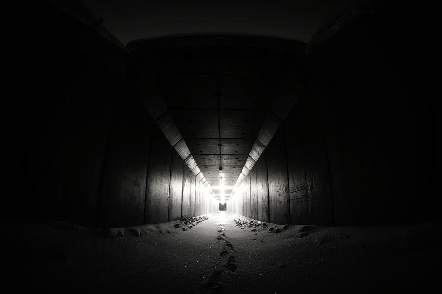 programming-language-light-tunnel-metaphor-gazeme7u