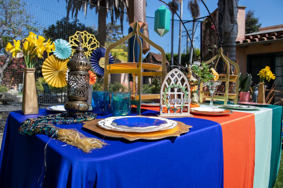 diplomatic meeting cultural decorations during ramadan