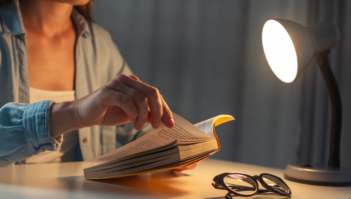 reading in dim light environment