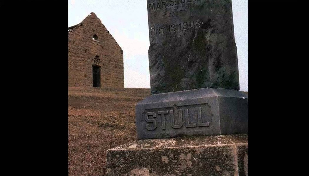 ภาพของสุสาน Stull Cemetery และโบสถ์เก่าแก่