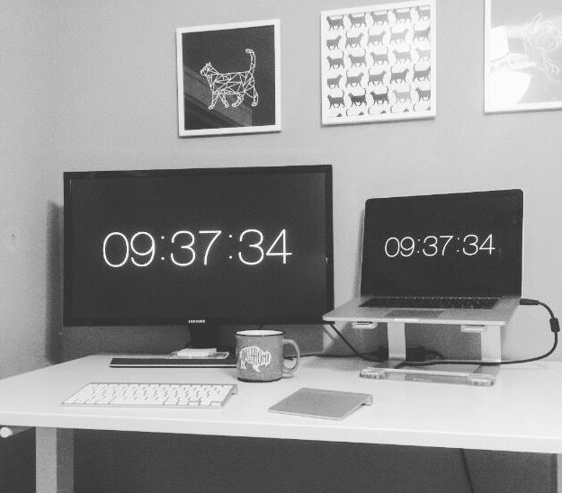 remote frontend developer workspace
