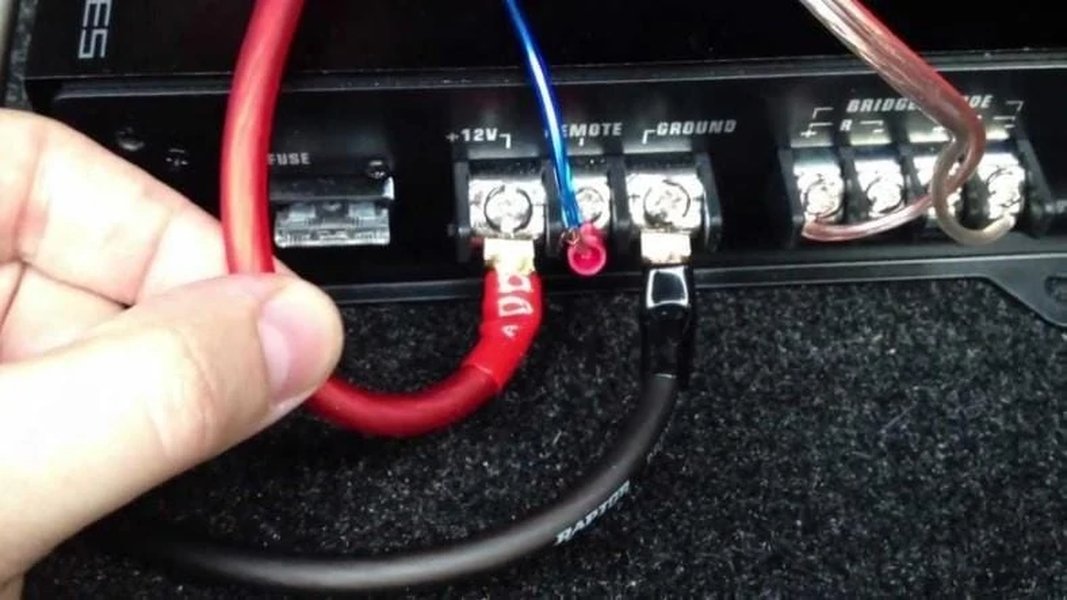 Clean amplifier wiring showing separation