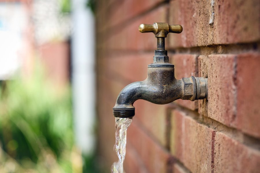 remove-rusted-spigot-screw-lwzuafwv