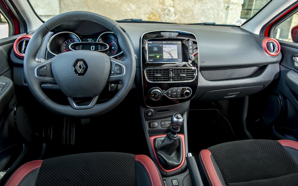 renault-clio-automatic-driving-fun-9mf0uwy0