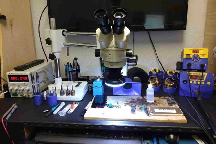 iFixit Workbench with Tools