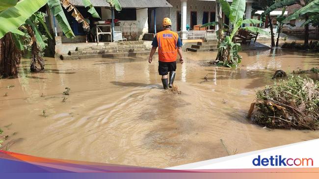 Dusun Rowoterate flooding community infrastructure